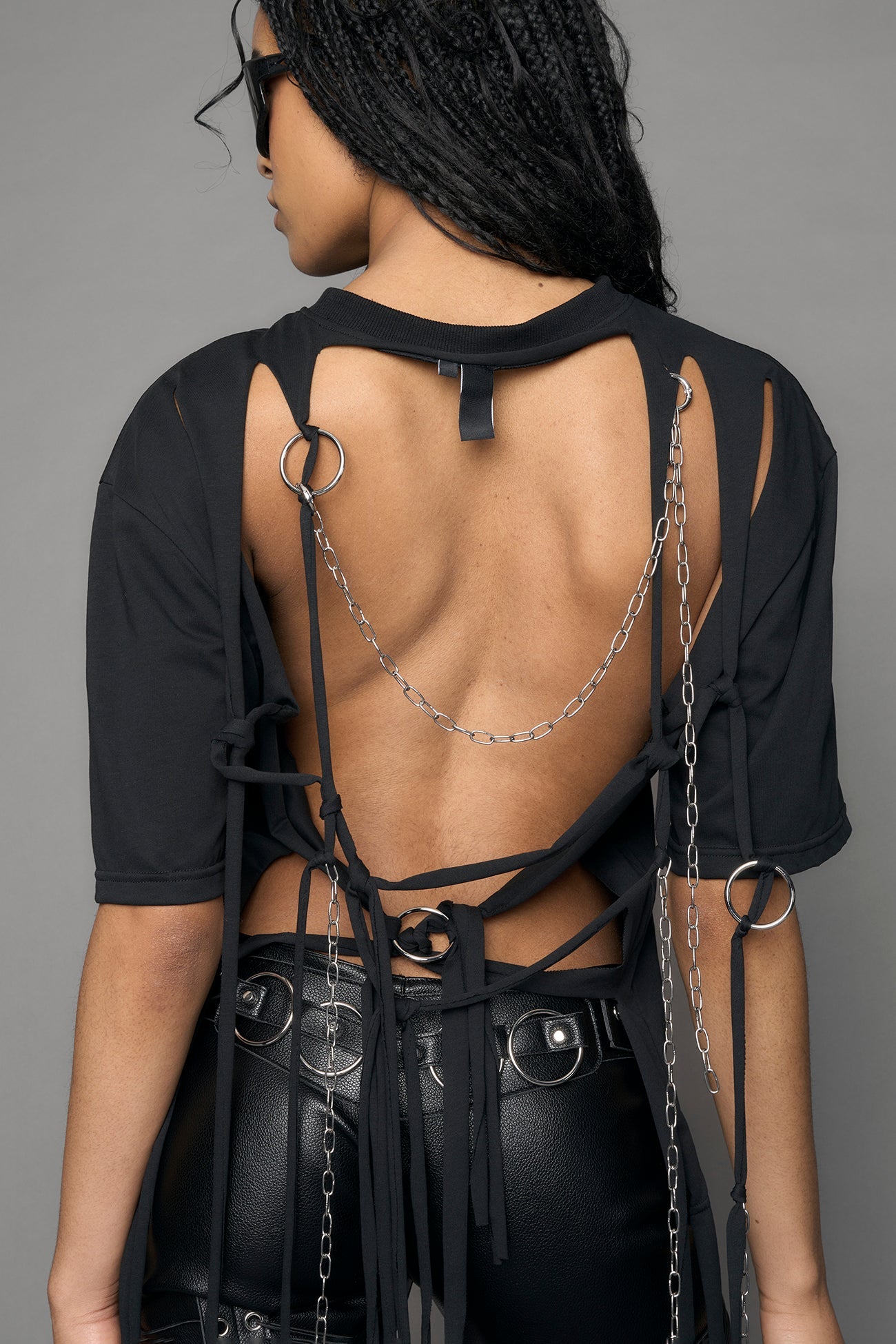 Black decosntructed cotton Tshirt with chained back