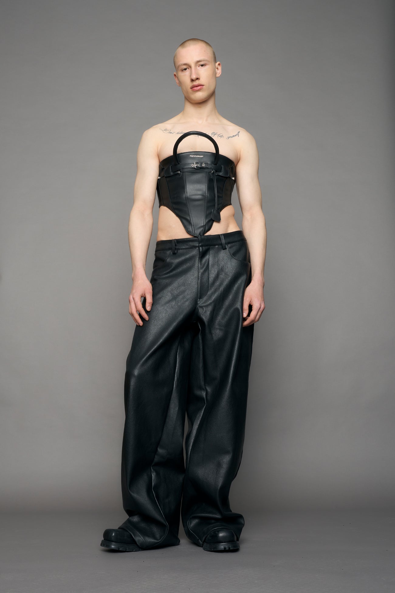 model wearing black pu leahter corset with handbag design 